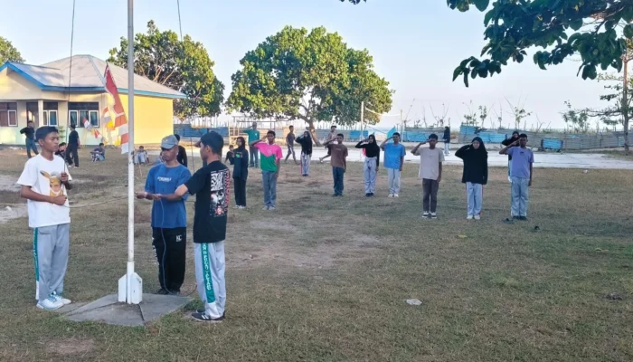 Tekun Berlatih, Siswa SMA 5 Taliabu Selatan Siap Gelar Upacara HUT RI ke 81